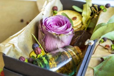 Küçük ayrıntılar çok kara kutu gül