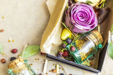 Küçük ayrıntılar çok kara kutu gül