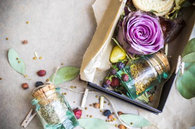 Küçük ayrıntılar çok kara kutu gül