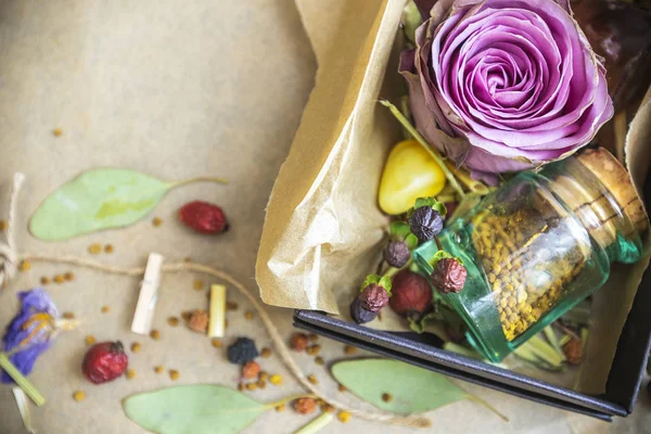 Küçük ayrıntılar çok kara kutu gül