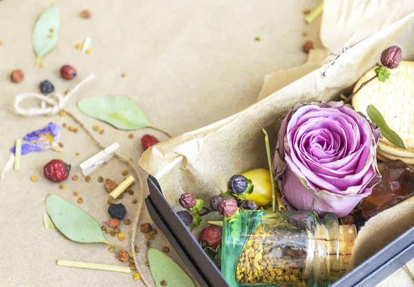 Küçük ayrıntılar çok kara kutu gül