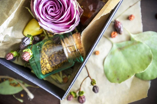 Küçük ayrıntılar çok kara kutu gül