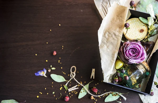 Küçük ayrıntılar çok kara kutu gül