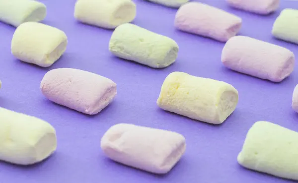 Pembe yeşil, sarı, marshmallow ile desen