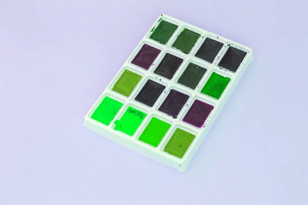 Mavi zemin üzerine suluboya kümesi