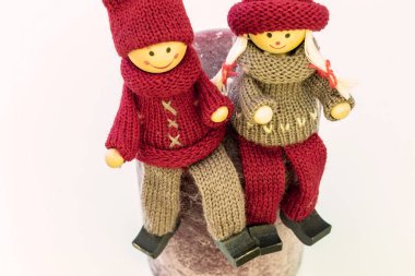 İki bebek erkek ve kız Noel bakışla 