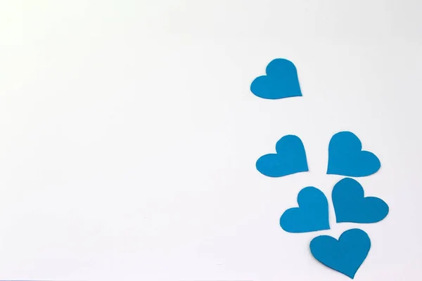 Mavi mavi kalpler olan düz tasarım üzerinde ışık arka plan belirleme
