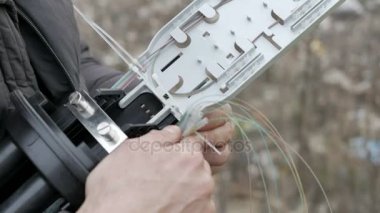 Optik eşleşmeyle çalışan telekomünikasyon mühendisi