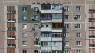 Bir evde dış Insulate çalışmaları