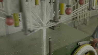 Automatic industrial sewing machine for knitting a braid of non-combustible cable.