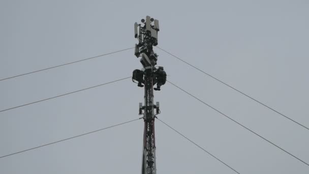 Башня связи. Мобильные сети станций — стоковое видео