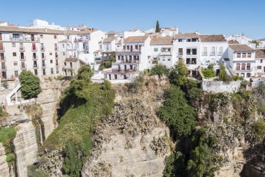 Ronda, Malaga Guadalevin Nehri üzerinde yeni köprü görüntülemek,