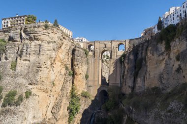 Ronda, Malaga, İspanya Guadalevin Nehri üzerinde yeni köprü. Popula