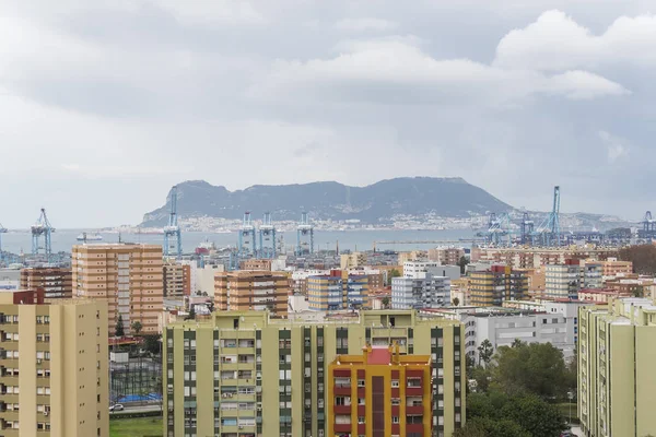 Vistas de Algeciras, el puerto y la roca de gibraltar — Foto de Stock