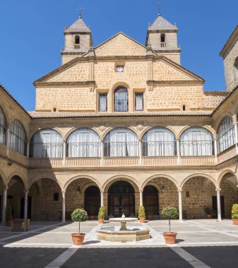 Cloister hastane de Santiago, Ubeda, Jaen, İspanya