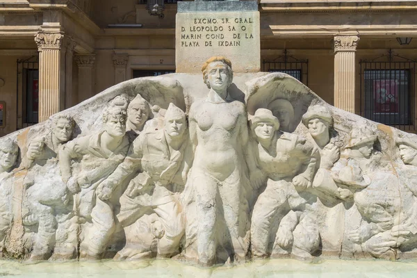 一般 Leopoldo Saro 雕像在安达卢西亚广场，建筑群，西班牙 — 图库照片