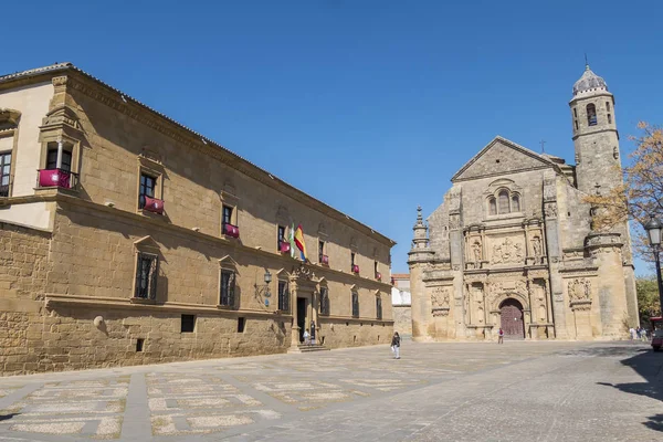 Erlöserkapelle (el salvador) und das Parador-Hotel, ubeda, jaen, — Stockfoto