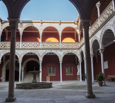 Ev ya da Davalos Palace, aslında Ubeda Art Schoool, Jaen kuleleri