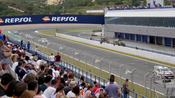 Cadiz - 28 mei: Clio Cup Spanje in Jerez de la Frontera Circuit op 28 mei 2017 in Cadiz, Spanje — Stockvideo