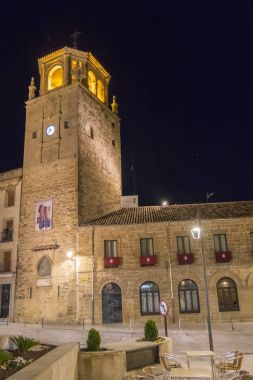 Gece, Ubeda, Jaen, İspanya Endülüs meydanında Saat Kulesi