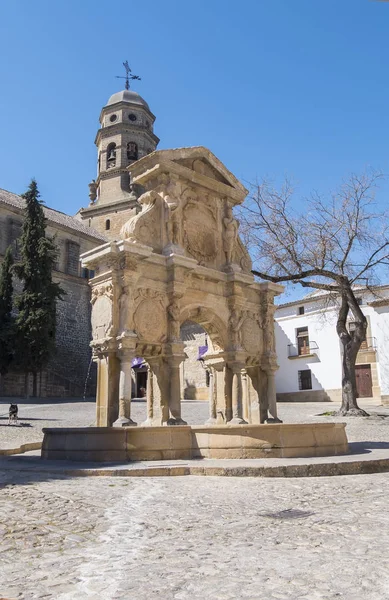 Santa Maria Platz, Santa Maria Brunnen, Baeza Kathedrale, Jaen, — Stockfoto