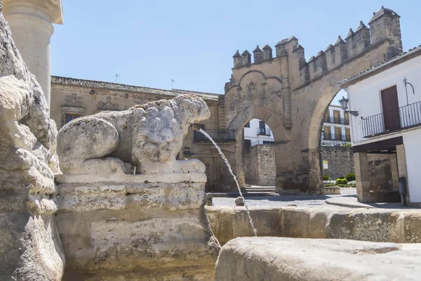 Villalar τόξο, Jaen πύλη και η Κρήνη των λιονταριών, Populo τετράγωνο, Baeza, — Φωτογραφία Αρχείου