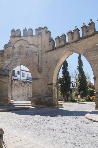 Villalar Ark ve Jaen kapısı, Populo kare, Baeza, Jaen, İspanya