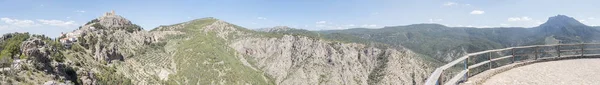 Segura de la Sierra panorámás kilátás, Jaen, Spanyolország — Stock Fotó