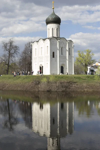 Church of the Intercession of the Holy Virgin on the Nerl river — Stock Photo, Image