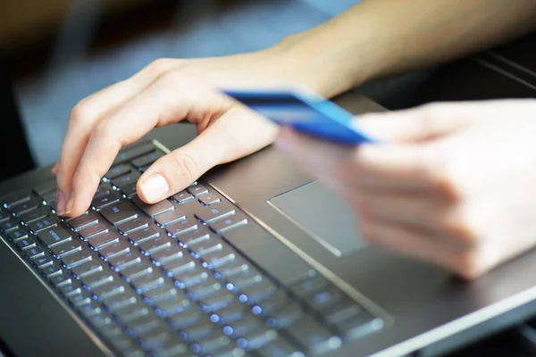 Woman holding credit card on laptop for online shopping concept — Stock Photo, Image