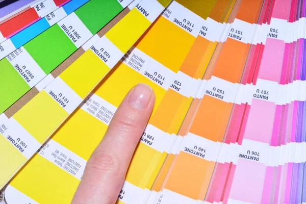 Occupare Fabbrica Sbloccare Pantone 101 U Abortire Computer Desiderio