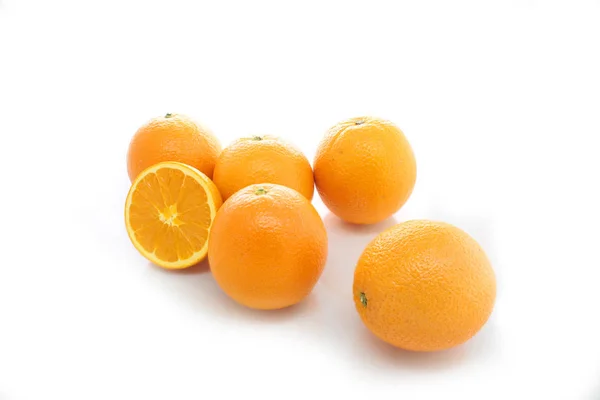 Πορτοκαλί φρούτα απομονωμένα σε λευκό φόντο — Φωτογραφία Αρχείου