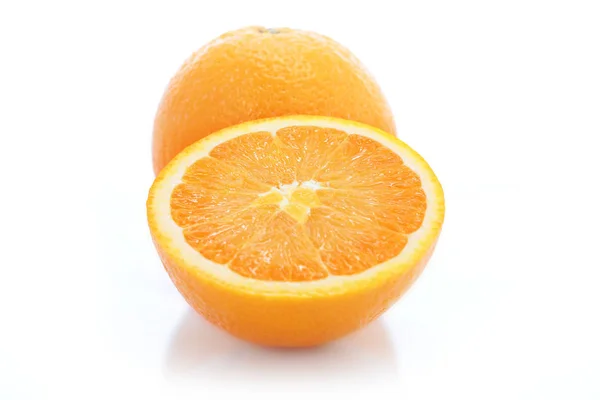 Fruto naranja aislado sobre fondo blanco — Foto de Stock