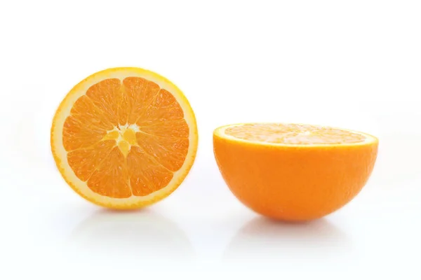 Fruto naranja aislado sobre fondo blanco — Foto de Stock