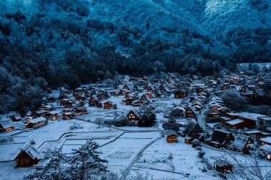 Kış Shirakawago ile kar yağışı Gifu Chubu Japonya, Dünya Mirası Şehri