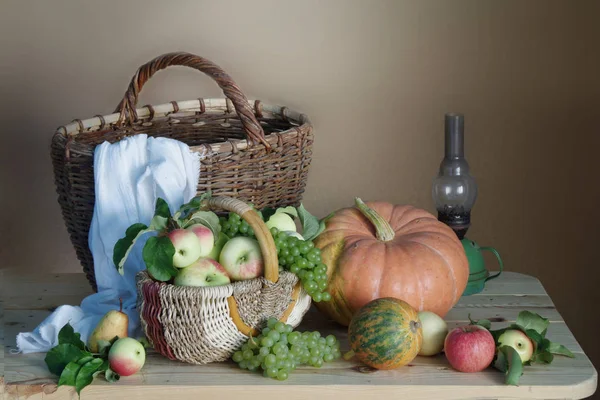Осенний состав фруктов и овощей — стоковое фото