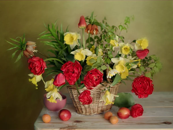Still life with spring flowers — Stock Photo, Image