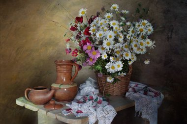 Natürmort çiçek, antika ev eşyaları ile .