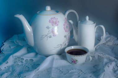 Çay ve çaydanlık. .