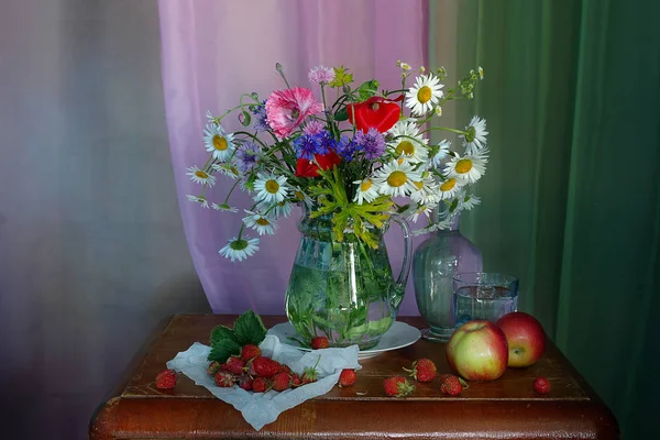 Still Life Daisies Poppies Vase Ripe Apples Red Raspberries — Stockfoto