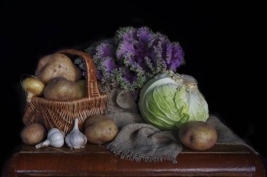 Şükran Günü. Meyve ve sebzelerin sonbahar kompozisyonu.