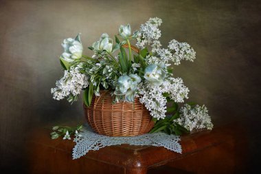 Baharda beyaz çiçeklerle dolu bir hayat. Bahar demeti..