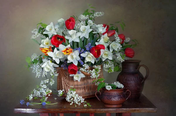 Nature Morte Avec Tulipes Rouges Jonquilles Jacinthes Maison — Photo