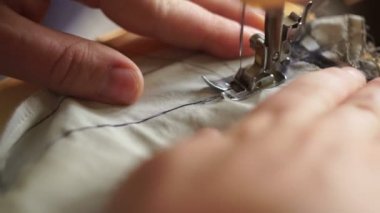 Yakın çekim terzi dikiş makinesi dikiş