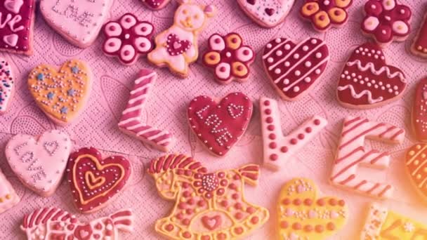 Galletas de San Valentín. La palabra "amor" de las galletas — Vídeo de stock