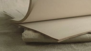 Kağıt sayfalarının yığın içinde kaydırma