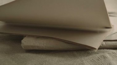 Kağıt sayfalarının yığın içinde kaydırma