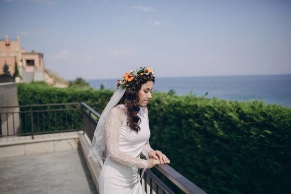 Bride with the crown — Stock Photo, Image