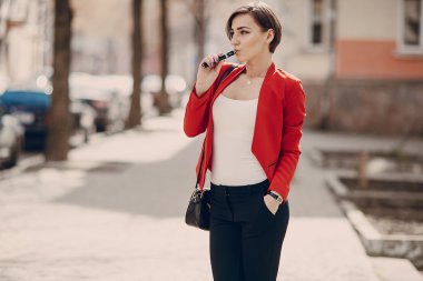 elektronik sigara ile kız