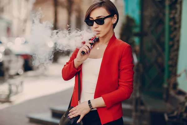 Girl with the electronic cigarette — Stock Photo, Image